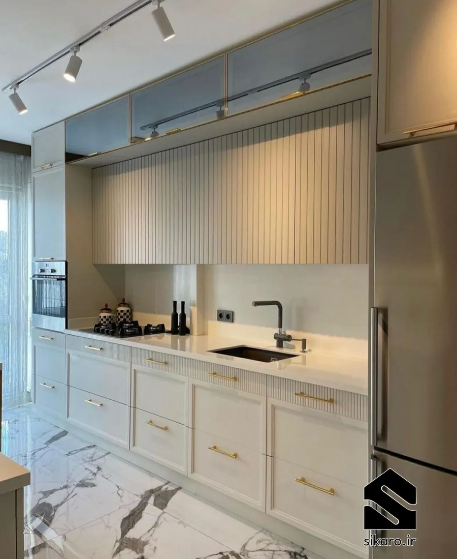 کابینت کلاسیک با طراحی شیاردار