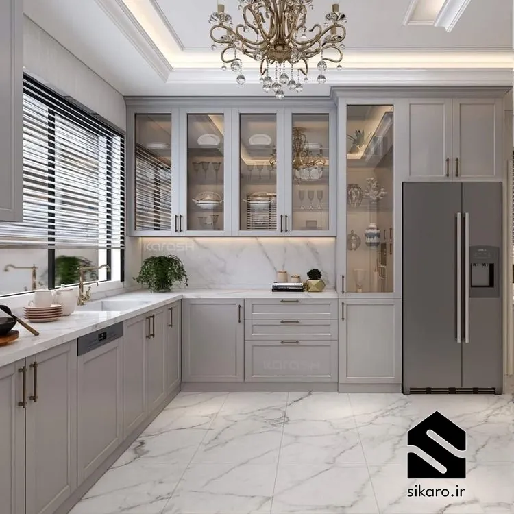 کابینت طوسی روشن با ویترین های شیشه ای
