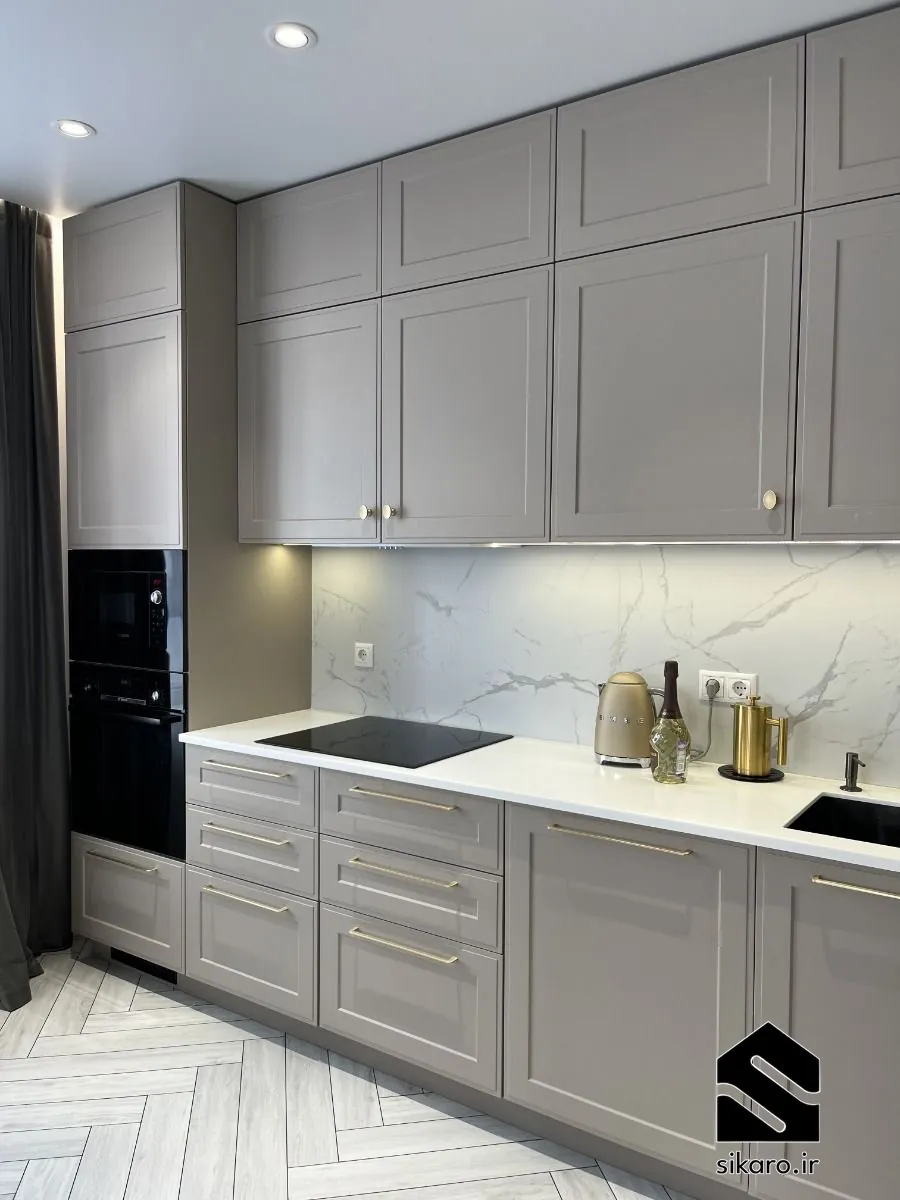 کابینت کلاسیک طوسی با دستگیره طلایی
