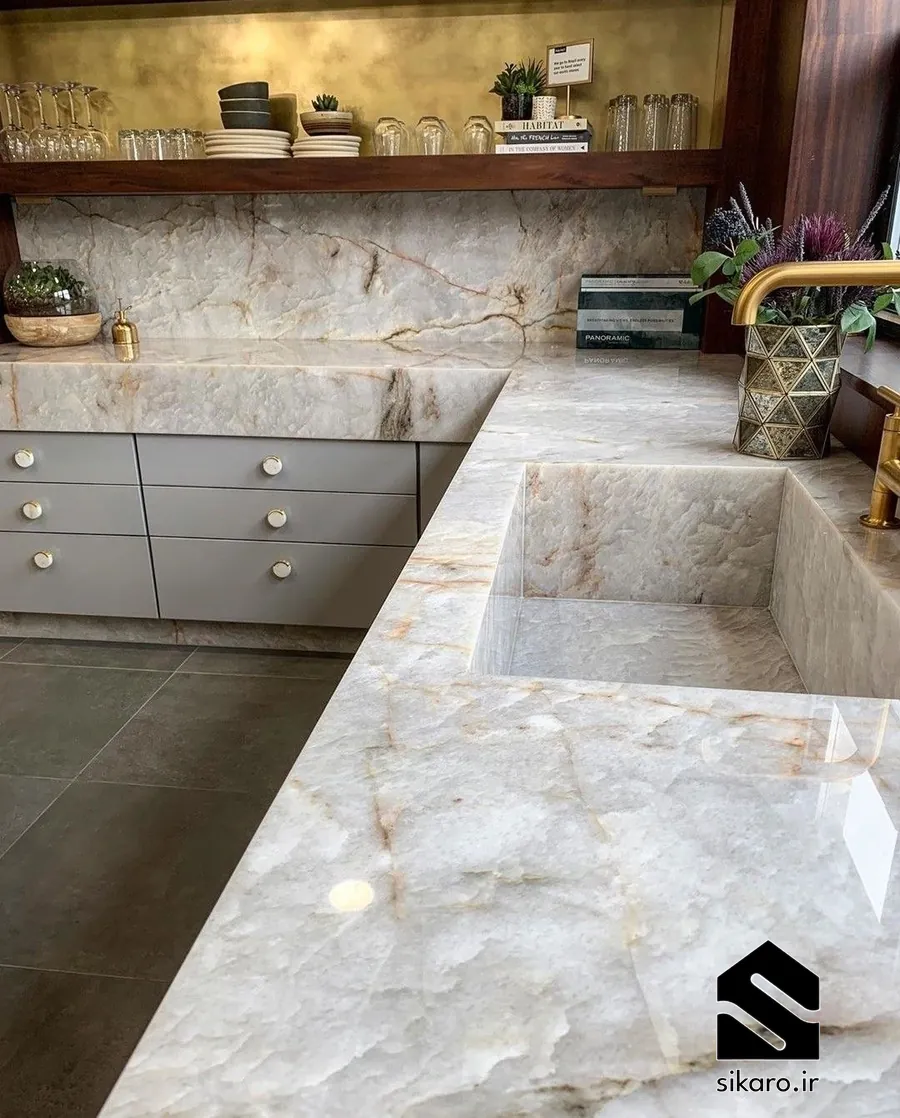 صفحه سنگ کابینت مرمر روشن با رگه های طلایی