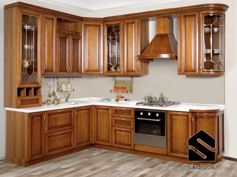 کابینت کلاسیک ال شکل تمام چوب با هود دکوراتیو